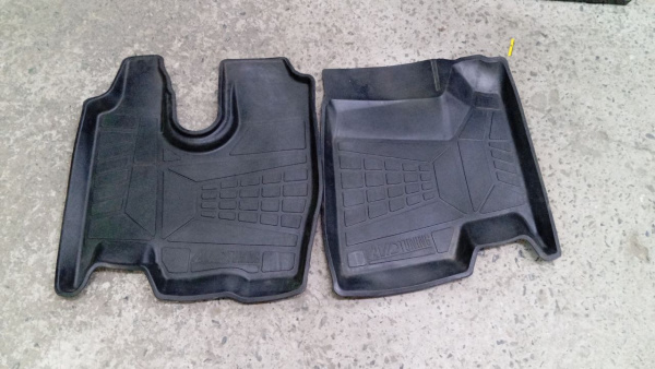 Коврики салона КАМАЗ /к-т 2шт/ правый, левый